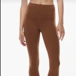 XL ARITZIA TnaButter Highrise Cheacky Leggings